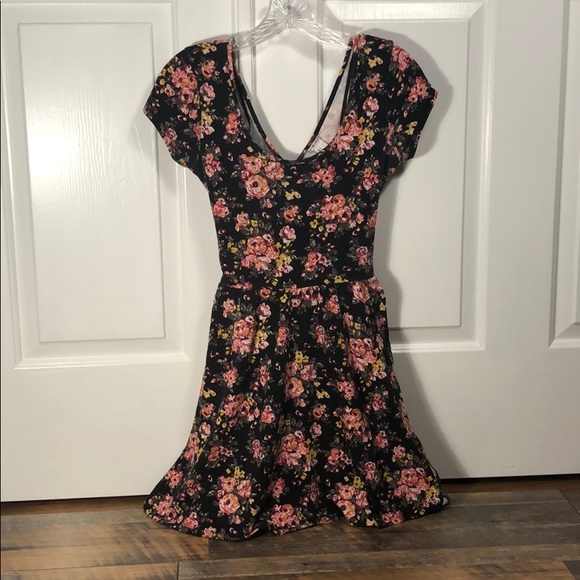 Forever 21 Dresses & Skirts - Forever 21 Floral Skater Fit and Flare Dress